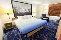 Super 8 by Wyndham Hot Springs - Pet friendly