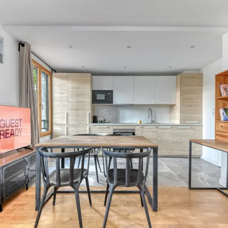 Bright 2Br Near Croix-Rousse · Sleeps 6 · Lyon