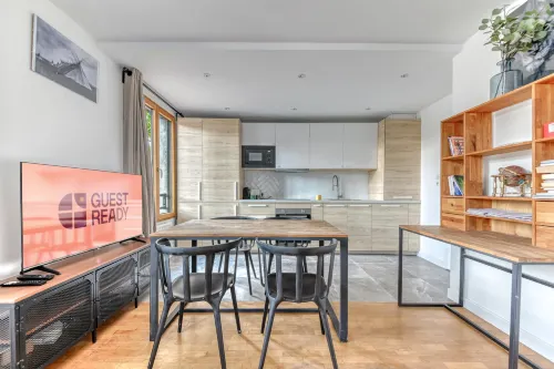Bright 2Br Near Croix-Rousse · Sleeps 6 · Lyon - 2성급