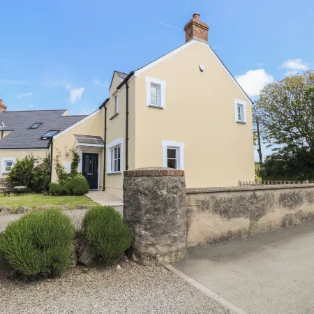 5 Cart-tws Bach Hotels in Brawdy