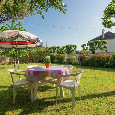 Cozy Garden Retreat Malemort Отели в г. Мальмор
