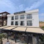 8 Rooms Hotel - parking