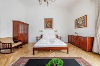 Budapest Classic Charm 2BR Cornertub SmartTV Hotels in 