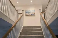 8 Bedroom House Sleeps 20 - Private Garden