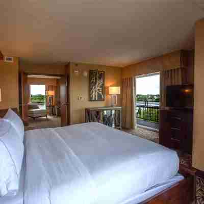DoubleTree by Hilton Hotel Bay City-Riverfront Rooms
