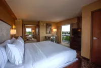 DoubleTree by Hilton Hotel Bay City-Riverfront