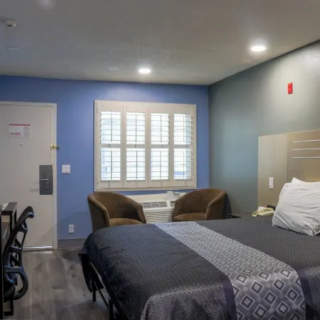 Orange Tustin Inn in Orange