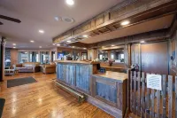 Pinedale Hotel & Suites