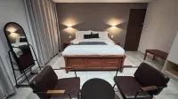 Raintree Hotel - 2-Star