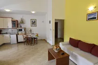 Spacious poolside apartment in Tar - balcony