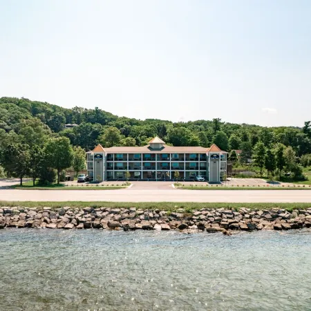 Gold Coast Inn ⁀➷ Breathtaking Sunsets ➠ Standard Lake View Room ➠ 106