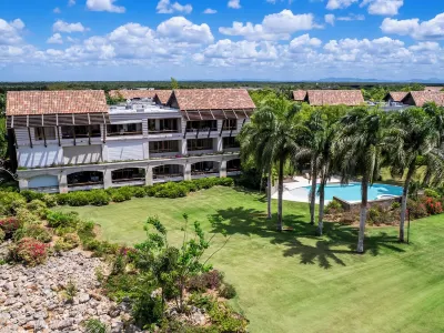 Elegant penthouse w/ stunning view over Dye Fore Golf & close to Altos de Chavón Hotel di 