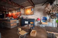 Kamp Houkan-Cho Backpacker's Inn & Lounge - bars