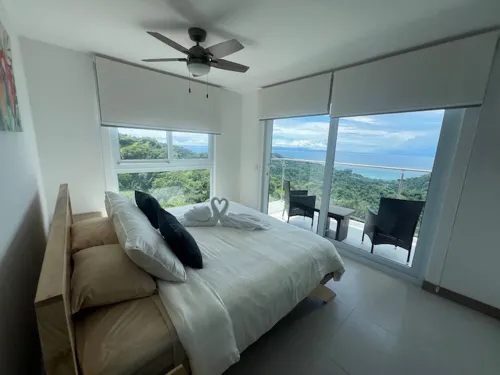 Luxurious Condo with Spectacular Ocean Views