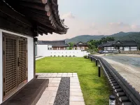 Gyeongju Hwarangroo Hotels near Baedong Standing Stone Buddhas