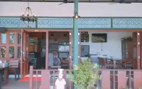 Sunday J Resort & Restaurant - bar