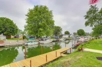 Boat Dock & Grill! Canal-Front Port Clinton Escape - Homestays