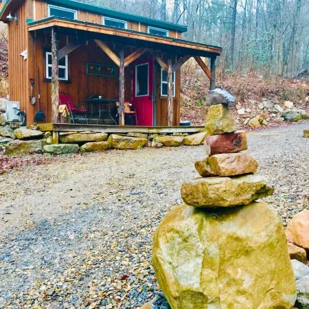 Discover Serenity at TinyFox Cabin: Your Perfect Getaway Surrounded by Nature