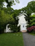 Hamptons Retreat • Hot Tub • Minutes to Beaches - 3 tähden
