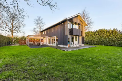 Family House in Grou Near Water Sports - Wifi