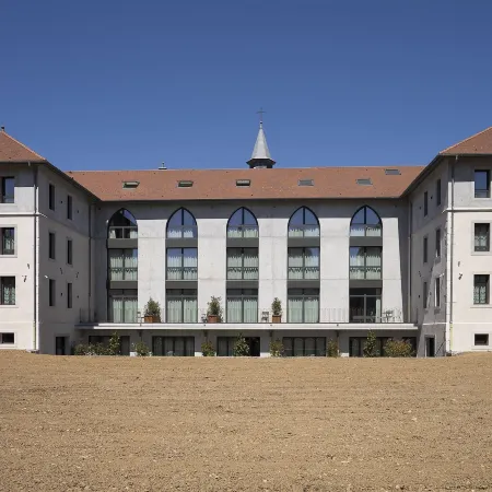La Chapelle Hotel