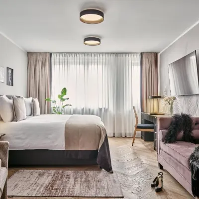 Dethloff Art Residence Hotels near Arkadia Shopping Mall