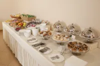 City Hotel - breakfast