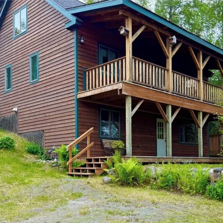 Comfortable apartment with spectacular mountain and ocean views.