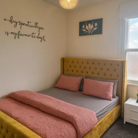 2 Bed - Sleeps 6 - Private Balcony - City Centre