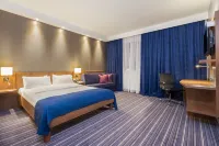 Holiday Inn Express FRIEDRICHSHAFEN by IHG - parkir