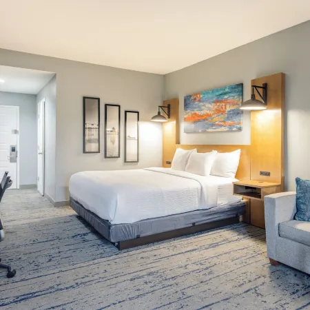 La Quinta Inn & Suites by Wyndham Ft. Myers-Sanibel Gateway