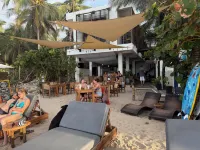 Makao Beach Hotel - 2-Star