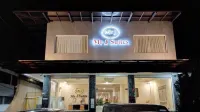 Mr J Suites Hotel Tegal - parkir