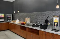 TownePlace Suites Lawrence Downtown - breakfast