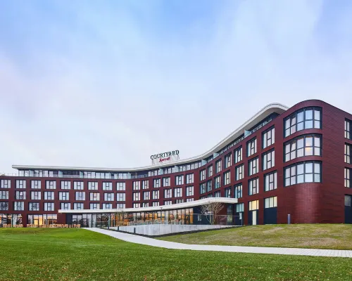 Courtyard Wolfsburg Hotels near Designer Outlets Wolfsburg