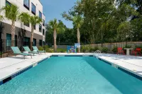 Tru by Hilton Brunswick - Pools