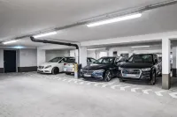 elaya hotel augsburg, trademark collection by Wyndham - Parkering
