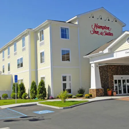 Hampton Inn & Suites Mystic