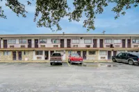 Cannon Inn by Capital O Gonzales TX - parking