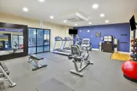 Hampton Inn & Suites Alliance - 2-Star