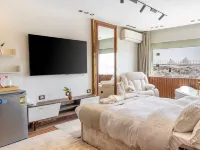 Shiny Pyramids Boutique Hotel - Inns
