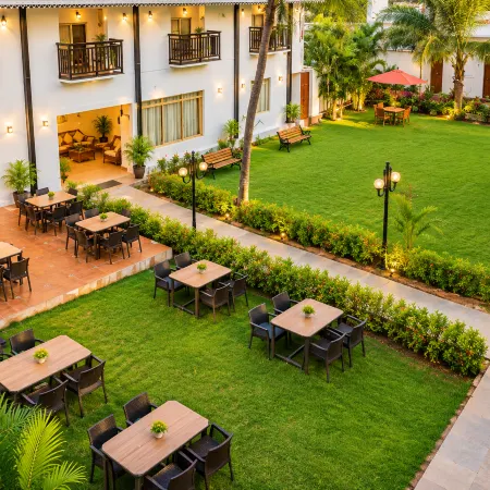 La Vaiencia Beach Resort, Morjim Beach