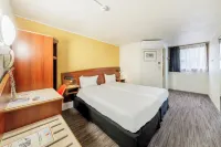 Comfort Hotel Etampes - พร้อมWifi