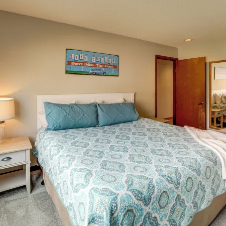 Waterfront Resort Condo w/ Scenic Views in Chelan!