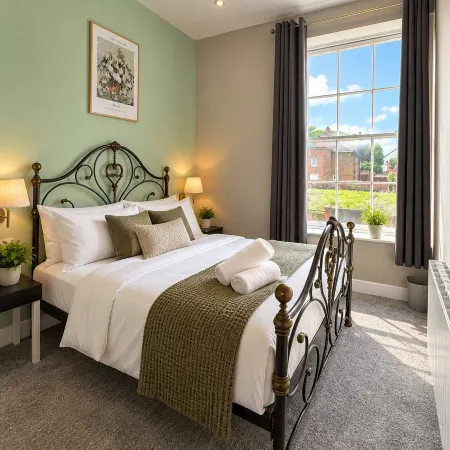 Luxury Central Gloucestershire 2BR Spacious Flat
