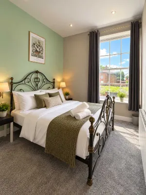 Luxury Central Gloucestershire 2BR Spacious Flat - Bintang 2