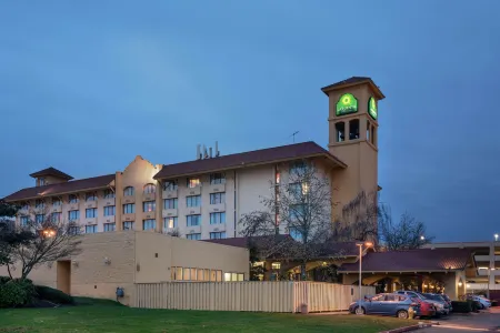 La Quinta Inn & Suites by Wyndham Seattle Sea-Tac Airport