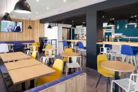 Kyriad Niort - Espace Mendes-France - Frühstück