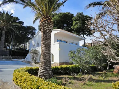 El Gato I Hotels near Platja del Cau del Llop