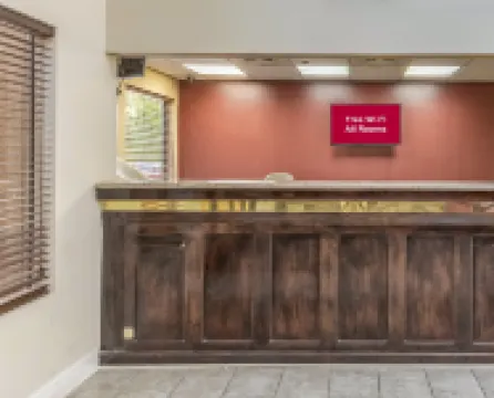 Red Roof Inn & Suites Hinesville - Fort Stewart Hotels in Hinesville